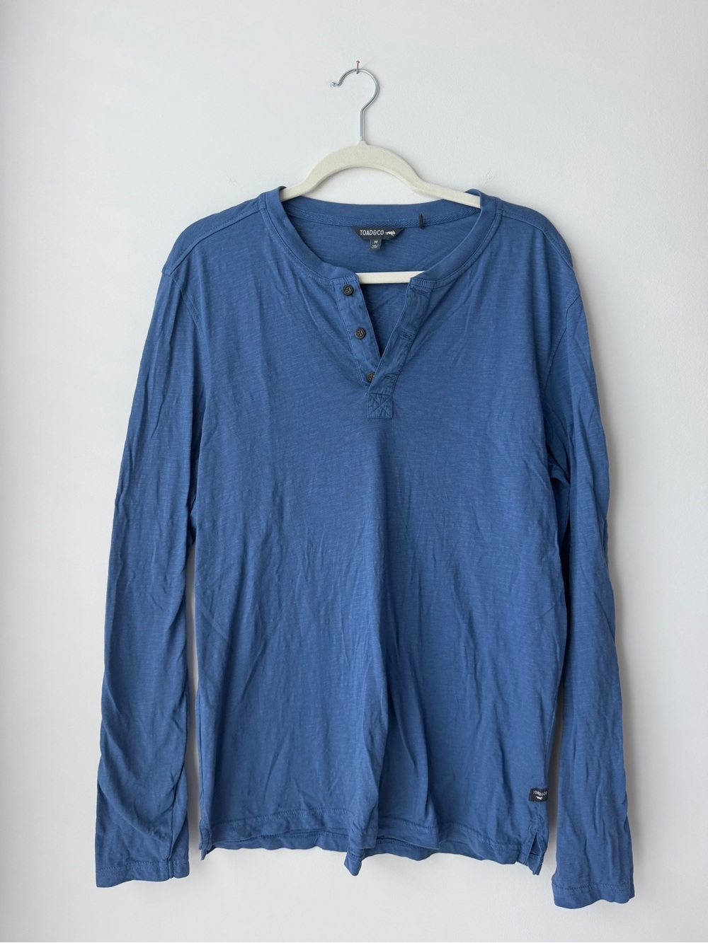 Toad&Co Men's Long-Sleeve Henley in Dusty Blue